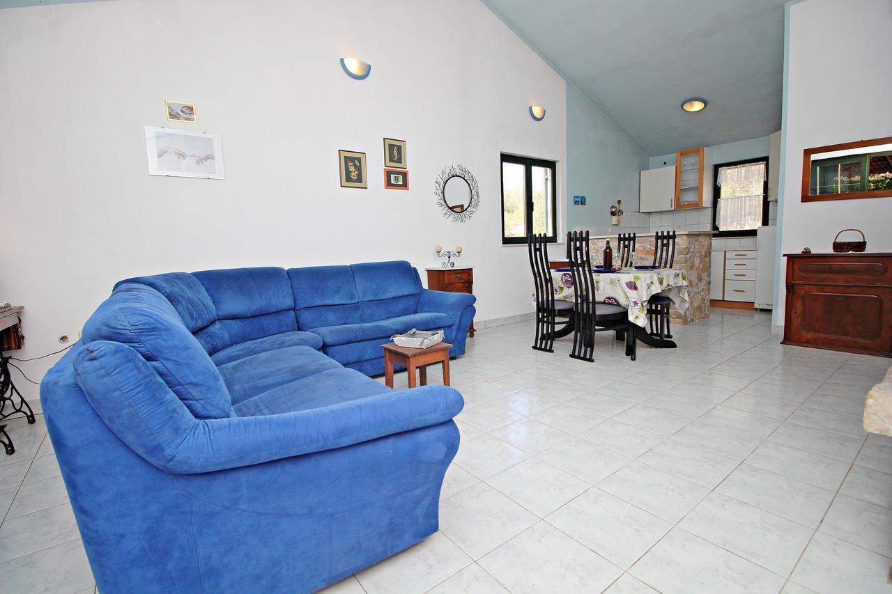 Guest House Beverin Sali Exterior photo