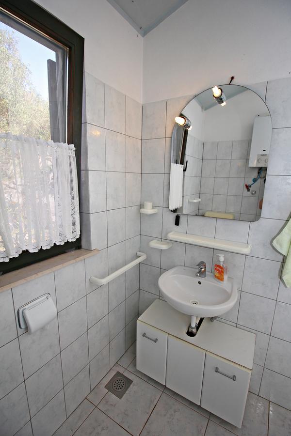 Guest House Beverin Sali Exterior photo