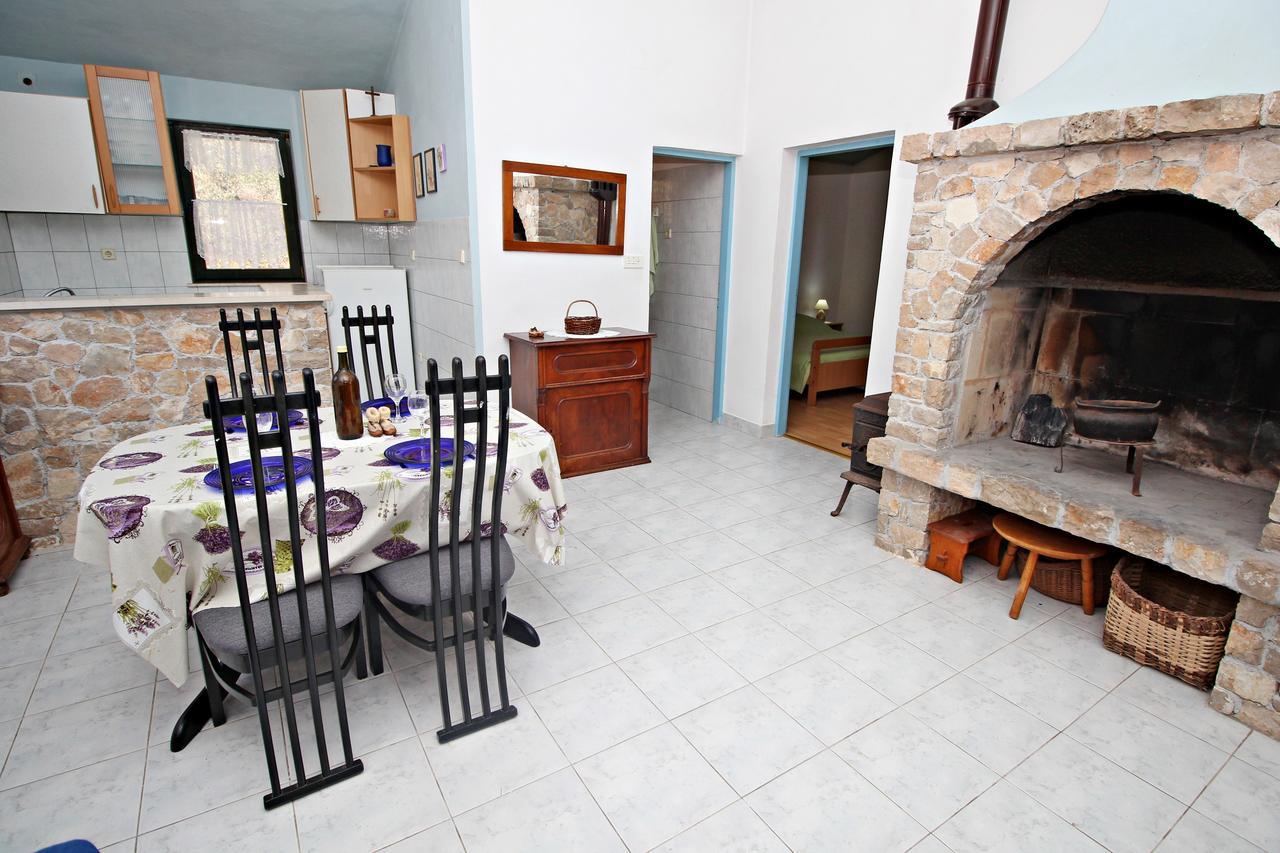 Guest House Beverin Sali Exterior photo