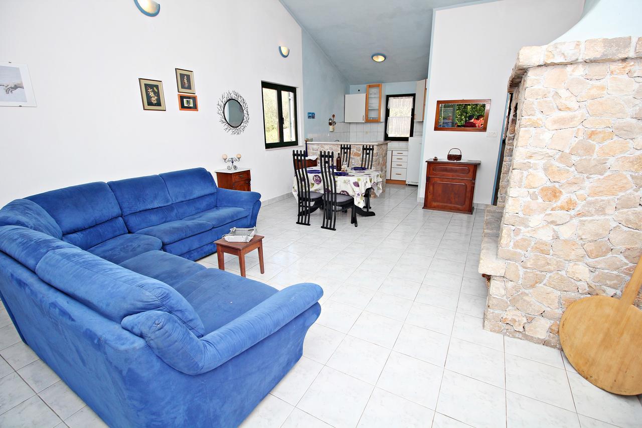 Guest House Beverin Sali Exterior photo