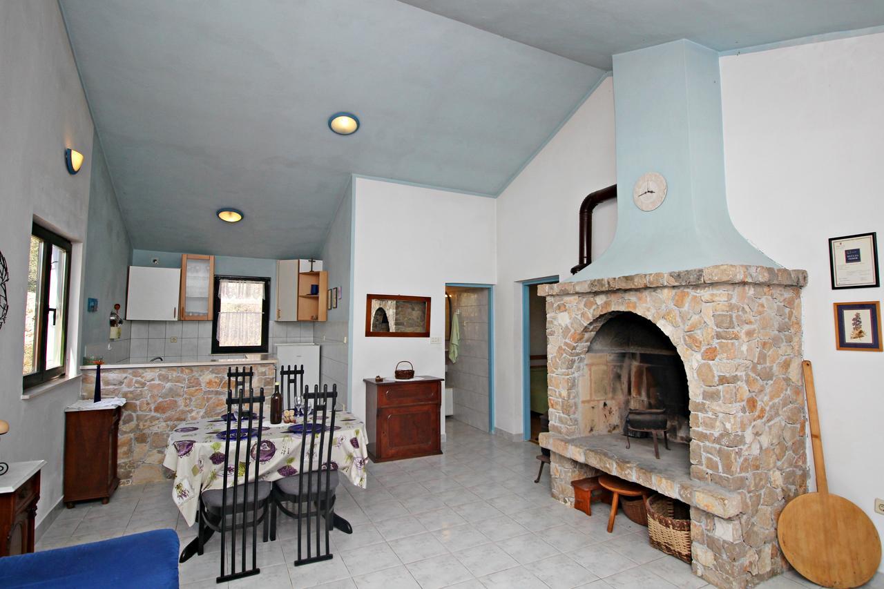 Guest House Beverin Sali Exterior photo